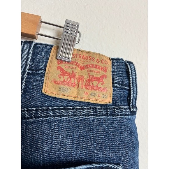 Levis 550 Mens 42x32 Relaxed Fit Jeans Medium Wash Denim Comfort Casual Workwear - Picture 4 of 12